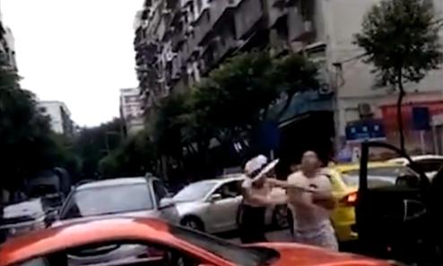 鼎格暖通：重慶保時(shí)捷女車(chē)主被奇瑞車(chē)主回打，雙方已迅速和解？